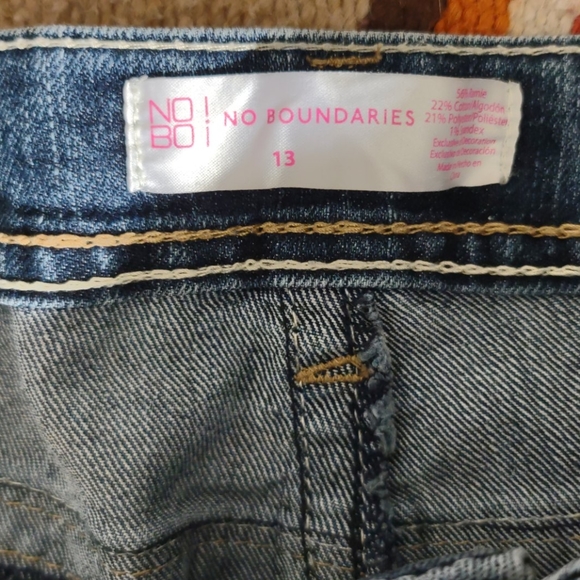 No Boundaries Ladie's Denim Shorts - Picture 7 of 8